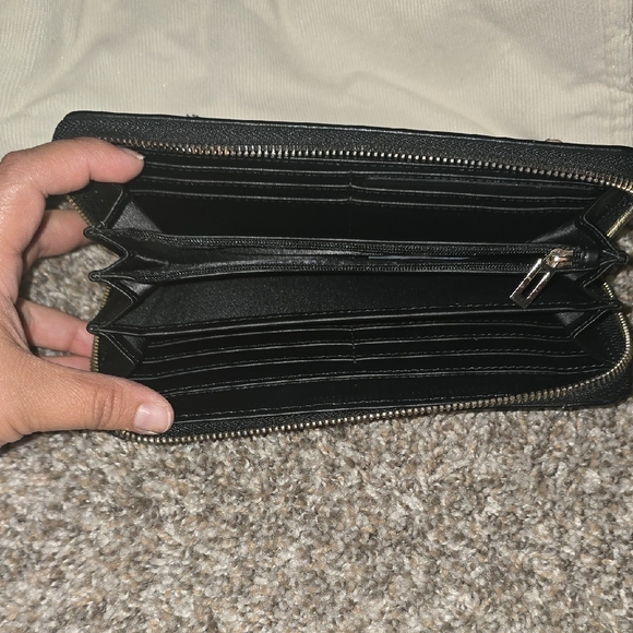 Guess Black and Gold Zip Wallet - Picture 4 of 4